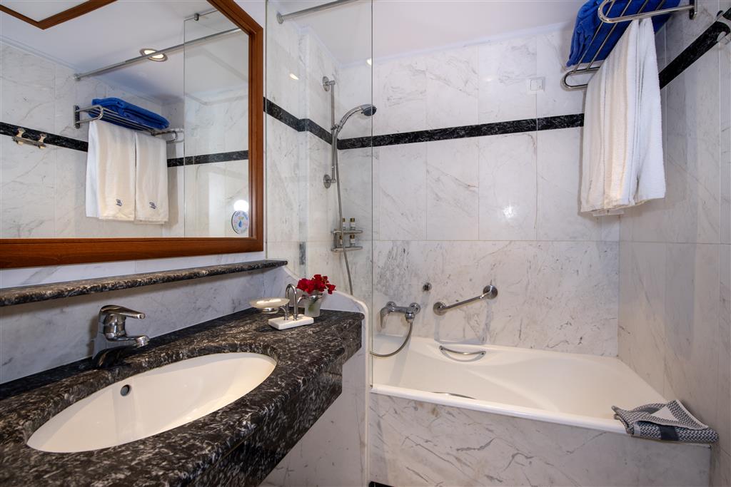 Hotel Hydramis Palace-kupelňa-letecký zájazd CK Turancar-Kréta-Kavros
