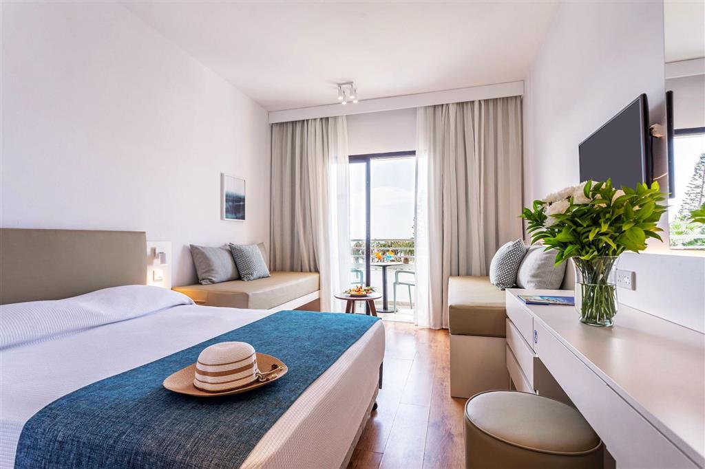 Louis Phaeton Beach - izba - letecký zájazd CK Turancar - Cyprus, Paphos