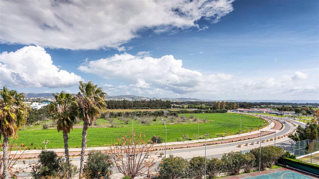 Louis Phaeton Beach - príjazdová cesta k hotelu - letecký zájazd CK Turancar - Cyprus, Paphos