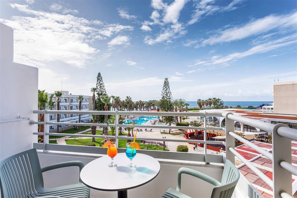 Louis Phaeton Beach - izba - letecký zájazd CK Turancar - Cyprus, Paphos