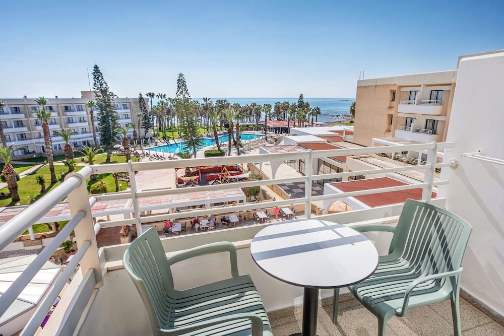 Louis Phaeton Beach - izba - letecký zájazd CK Turancar - Cyprus, Paphos