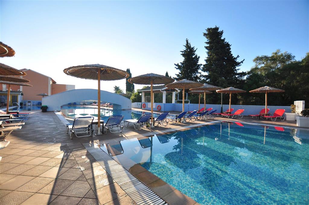 Hotel Michelangelo - bazén - letecký zájazd s CK Turancar Korfu - Kassiopi