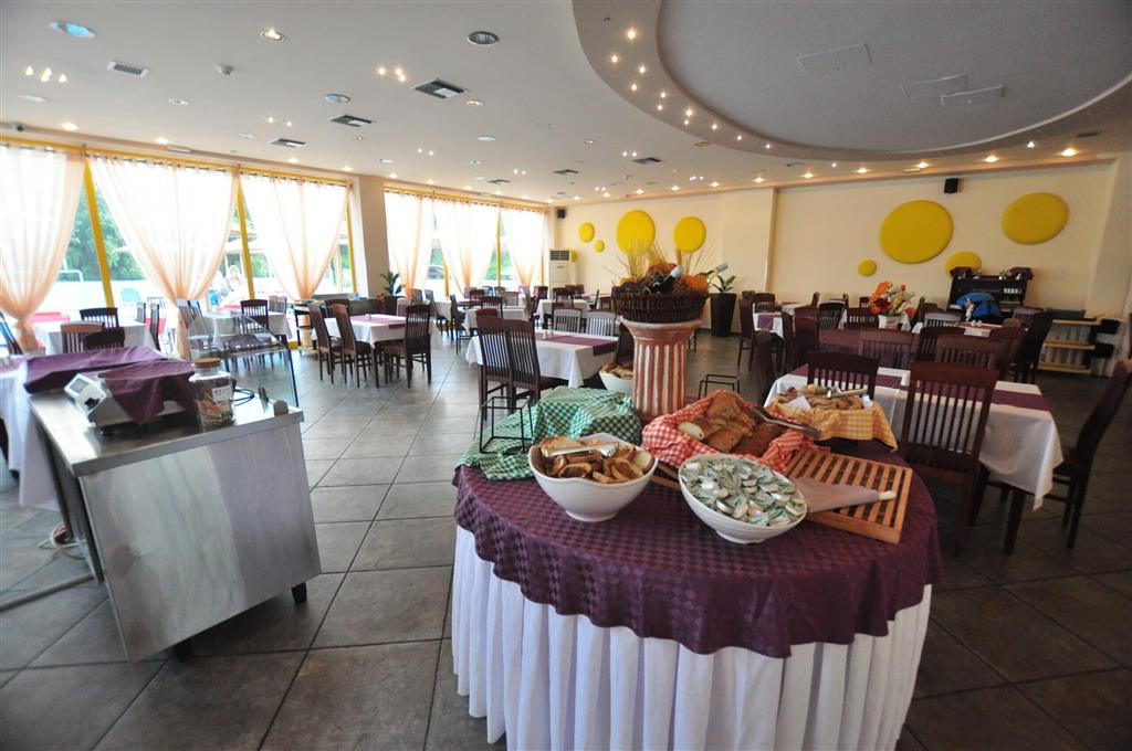 Hotel Michelangelo - reštaurácia - letecký zájazd s CK Turancar Korfu - Kassiopi