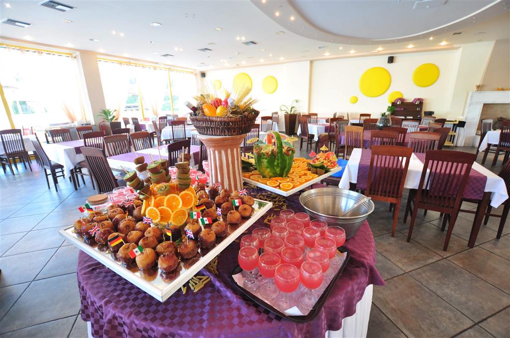 Hotel Michelangelo - restaurácia- letecký zájazd s CK Turancar Korfu - Kassiopi