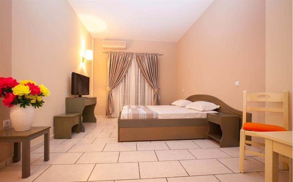 Hotel Michelangelo - izba - letecký zájazd s CK Turancar Korfu - Kassiopi