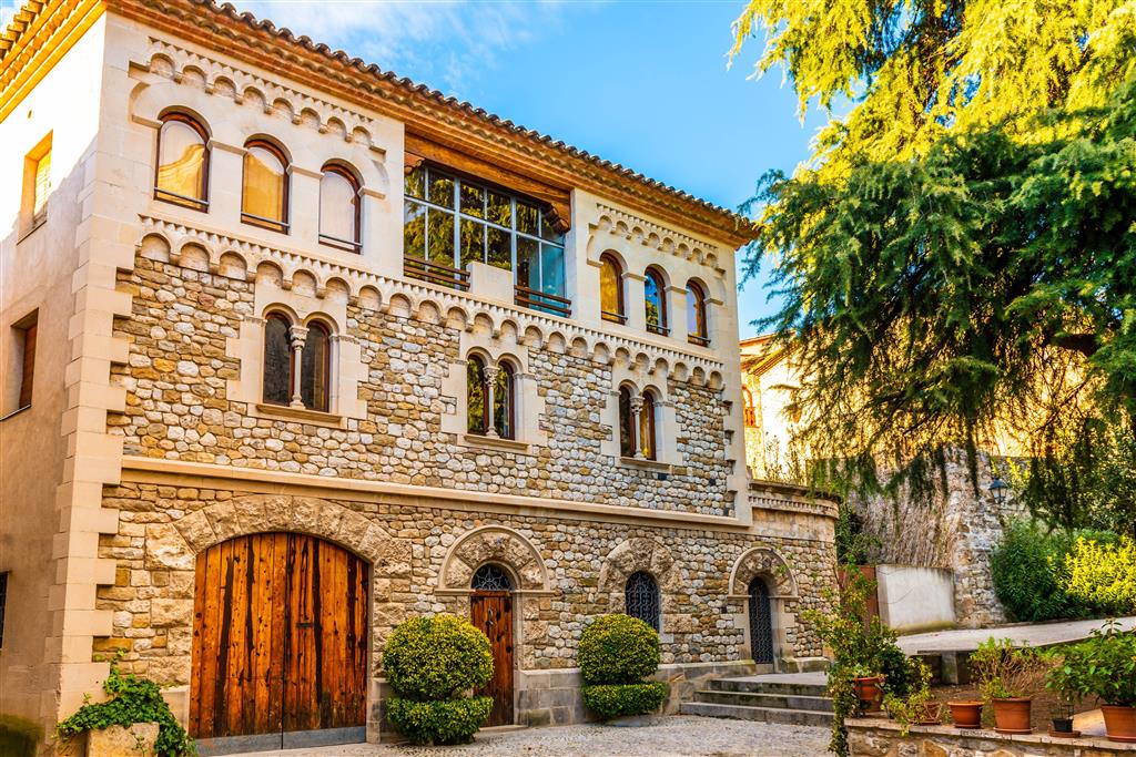 CK Turancar, Letecké poznávacie zájazdy, Španielsko, Slnečné Katalánsko a Barcelona, Besalú