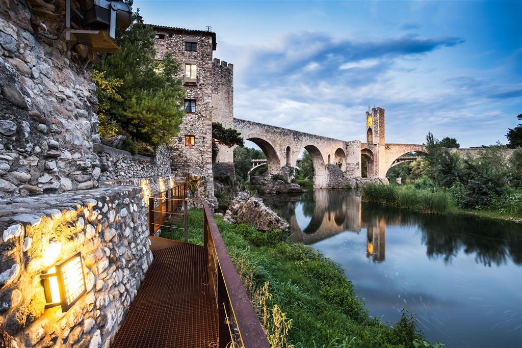 CK Turancar, Letecké poznávacie zájazdy, Španielsko, Slnečné Katalánsko a Barcelona, Besalú