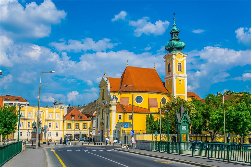 CK Turancar, autobusový poznávací zájazd, Maďarsko - krajina kúpeľov a vína, Győr, kostol karmelitánok