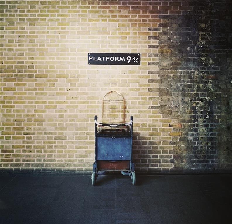Ck Turancar, Letecký poznávací zájazd, Veľká Británia, Londýn pre čarodejníkov, stanica King's Cross, nástupište 9 a 3/4, Harry Potter