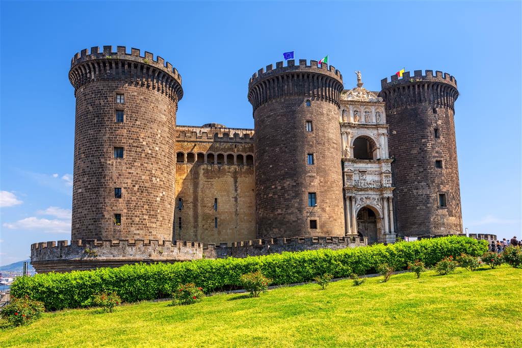 CK Turancar, Letecký poznávací zájazd, Kampánia a čarovný ostrov Capri,, Neapol, Castel Nuovo