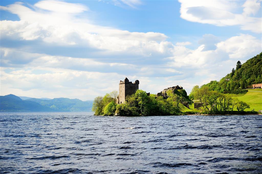 CK Turancar, letecký poznávací zájazd, Tajomstvá Škótska a jazera Loch Ness, Urquhart Castle