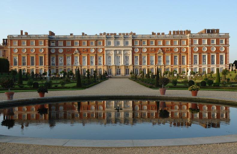 CK Turancar, Letecký poznávací zájazd, Veľká Británia, Okruh južným Anglickom, Hampton Court Palace