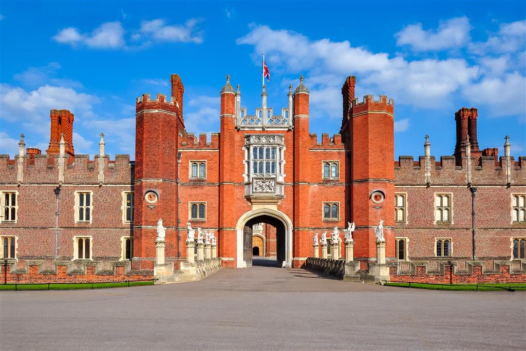 CK Turancar, Letecký poznávací zájazd, Veľká Británia, Okruh južným Anglickom, Hampton Court Palace