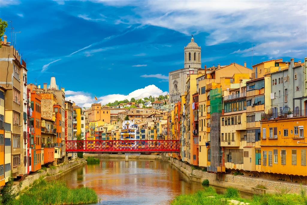 CK Turancar, Letecké poznávacie zájazdy, Andorra, Girona a Katalánsko, farebné domčeky a Eiffelov most , Girona