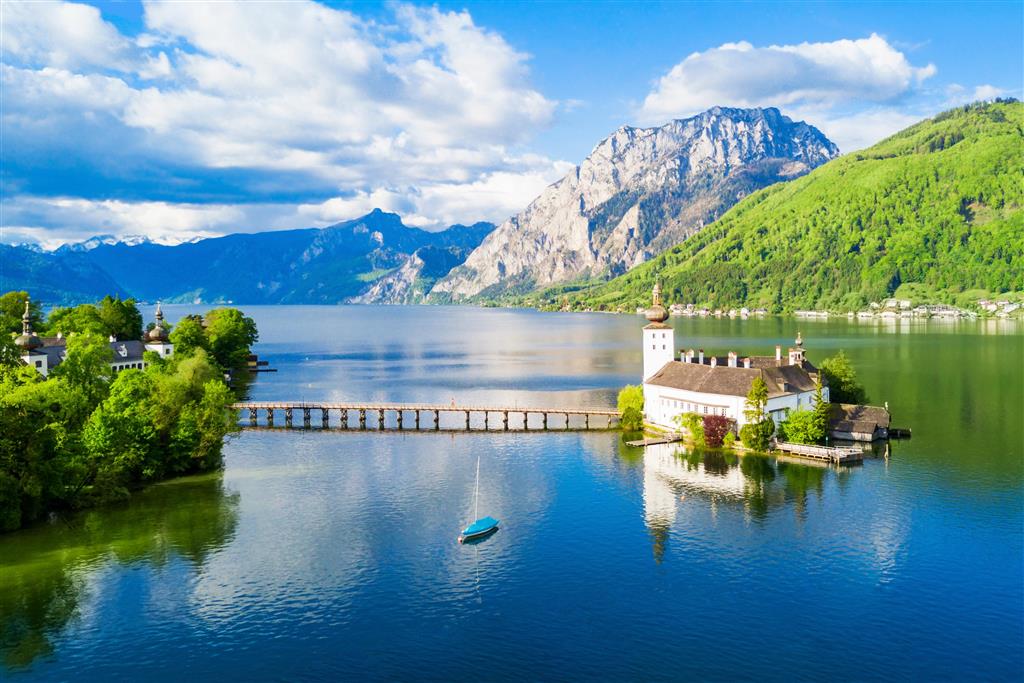 CK Turancar, poznávacie zájazdy autobusom, Rakúske jazerá a Hallstatt, Gmunden, zámok Ort