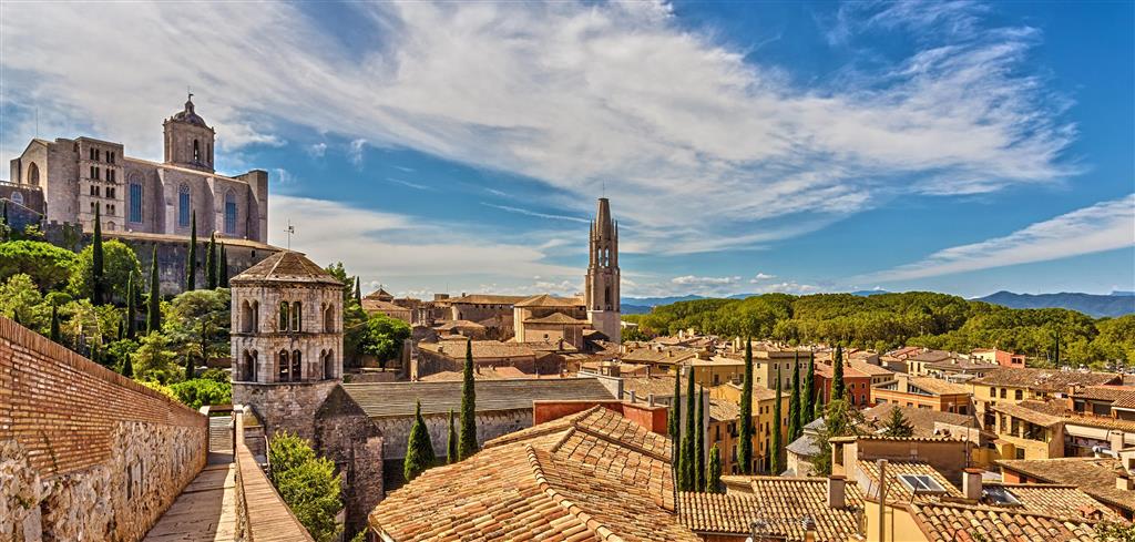 CK Turancar, Letecké poznávacie zájazdy, Španielsko, Barcelona, Girona a Montserrat s kúpaním, Girona