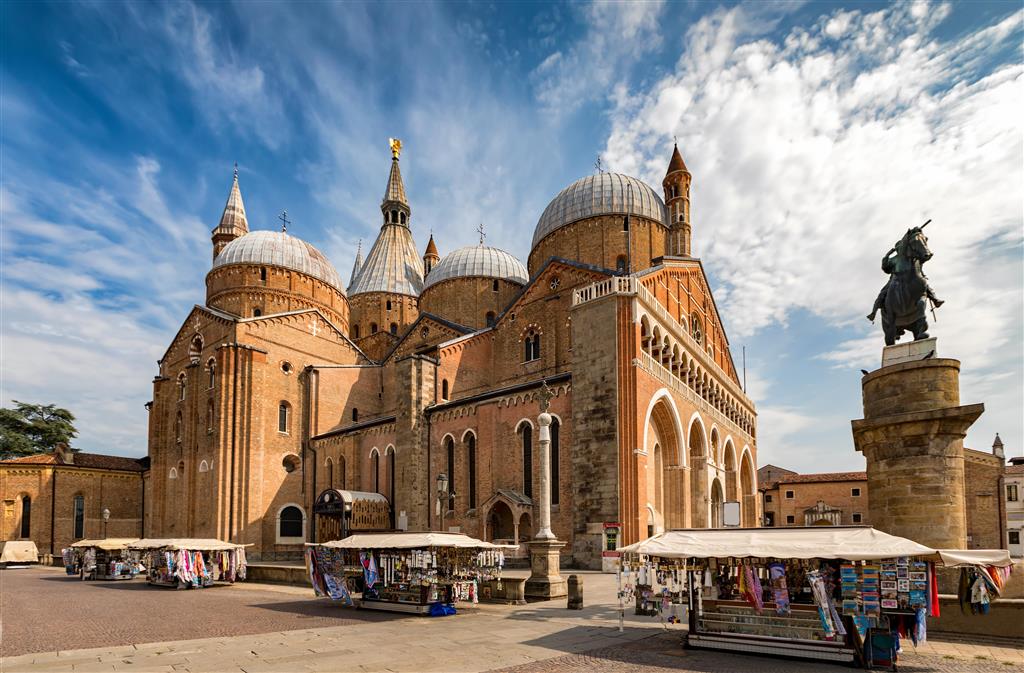 CK Turancar, Letecký poznávací zájazd, Taliansko, Karnevalové Benátky a výlet do Padovy, Basilica di Sant'Antonio
