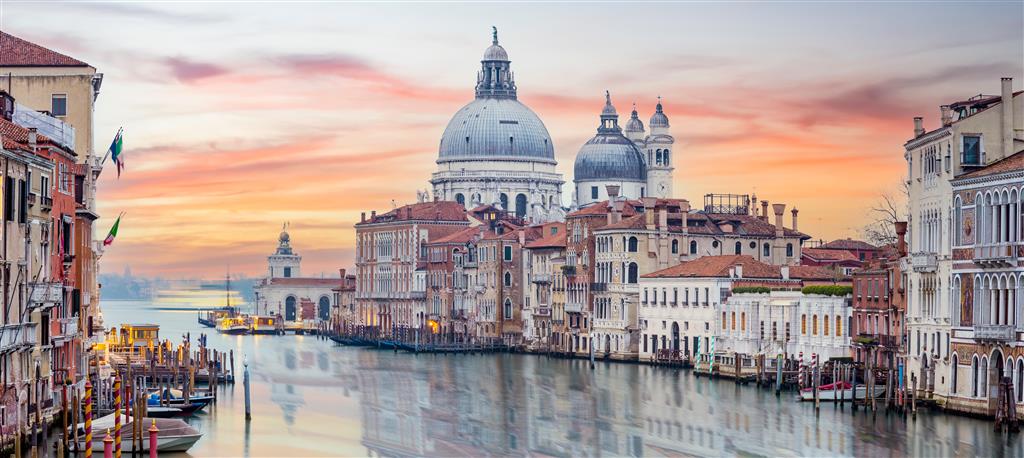 CK Turancar, Letecký poznávací zájazd, Taliansko, Karnevalové Benátky a výlet do Padovy, Grand Canal and Basilica Santa Maria Della Salute