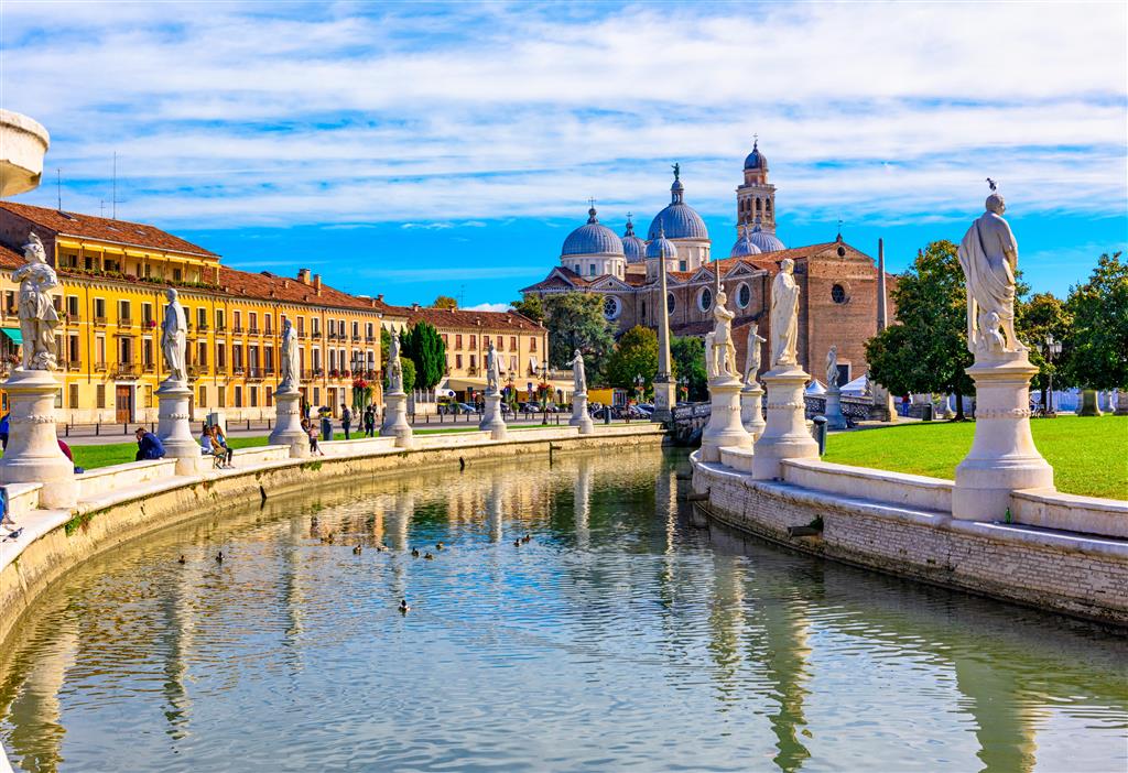 CK Turancar, Letecký poznávací zájazd, Taliansko, Karnevalové Benátky a výlet do Padovy, Prato della Valle and Basilica Santa Giustina in Padova