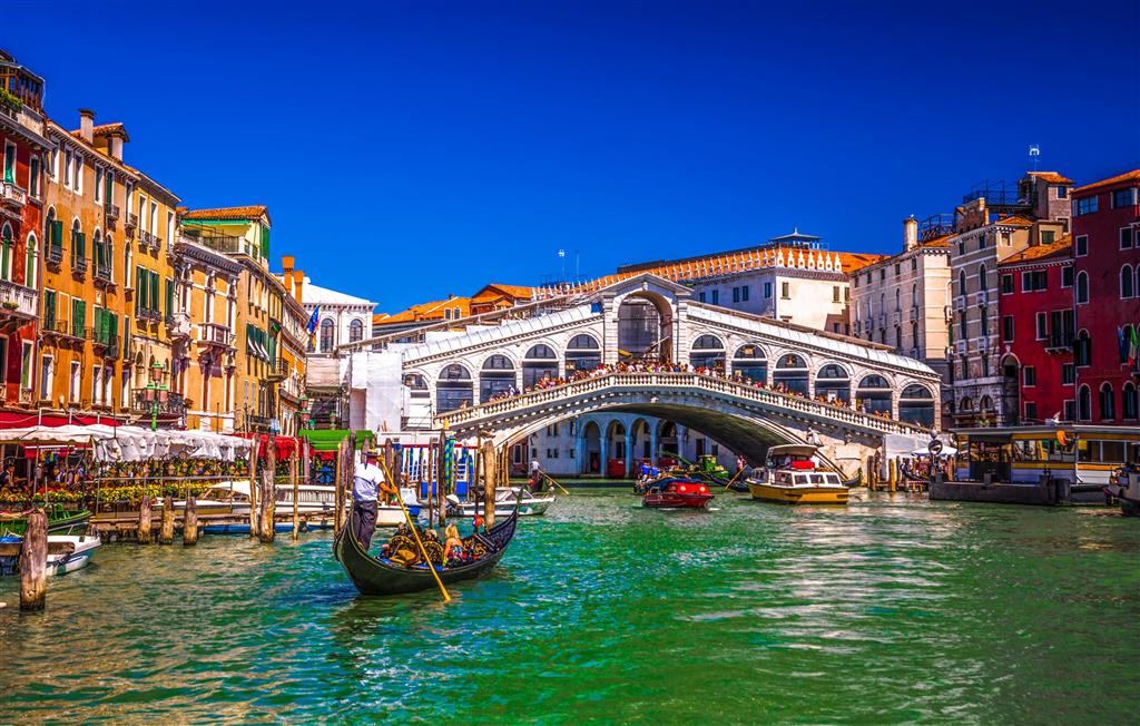 CK Turancar, Letecký poznávací zájazd, Taliansko, Karnevalové Benátky a výlet do Padovy, Rialto bridge