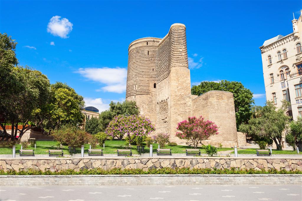 CK Turancar, letecké poznávacie zájazdy, Azerbajdžan - krajina ohňa, Baku, Dievčenská veža